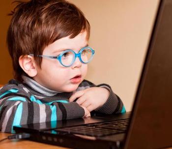 Redes sociais sem monitoramento expõem as crianças