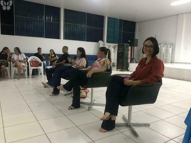 Mesa redonda sobre transtornos psicológicos na escola